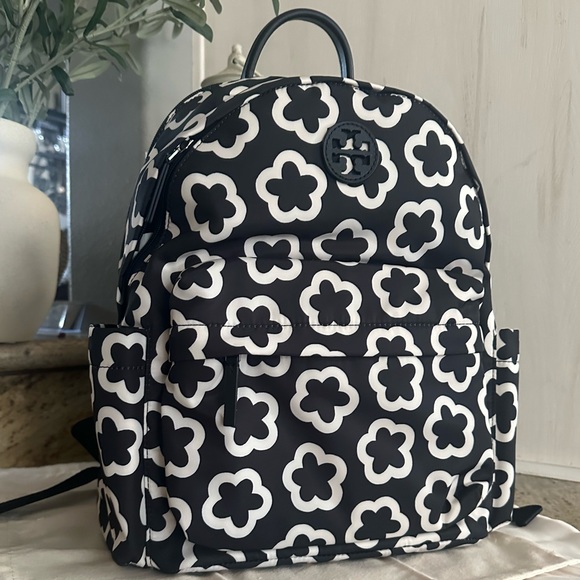 New Tory Burch NYLON PRINTED ELLA BACKPACK  BLACK-IVORY THE FLOWER - Picture 1 of 11